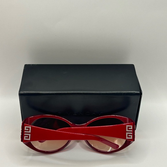 Givenchy Sunglasses SGV556 - Picture 6 of 7